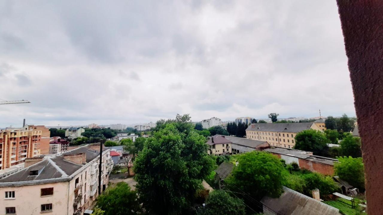 GRAPHITE Затишні апартаменти біля Центру з окремою спальнею і кухнею-вітальнею Тернопіль Екстер'єр фото